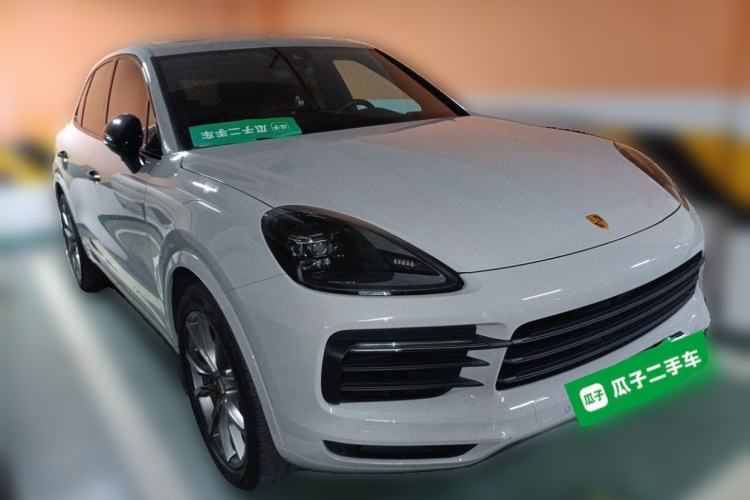 Used Porsche Cayenne E-Hybrid  Front Right 45 Deg