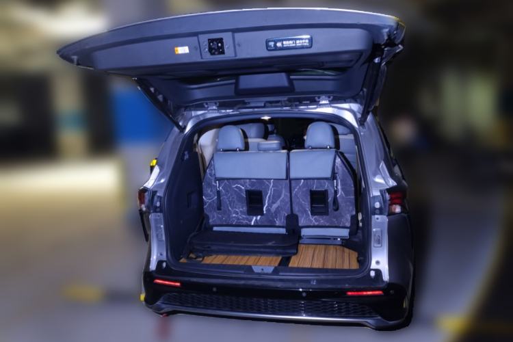 Used Toyota Granvia 2023 2.5L Hybrid Prestige PLUS Edition Trunk