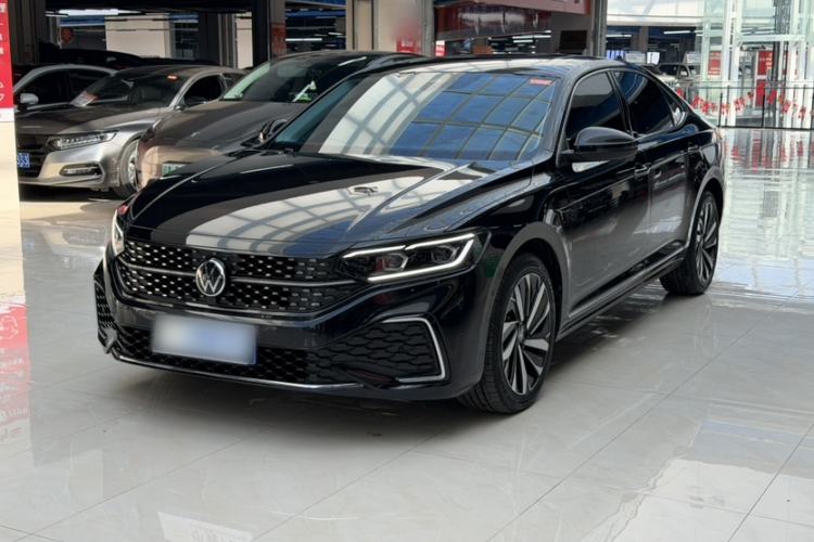 Used Volkswagen Passat 2022 330TSI Starry Luxury Edition – Exclusive Special Edition