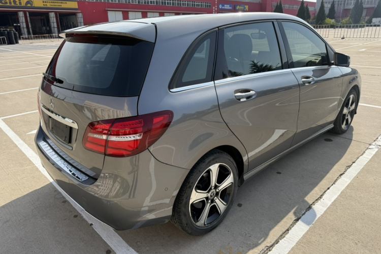 Used Mercedes-Benz B-Class 2019 B 200 Fashion Model Exterior 4