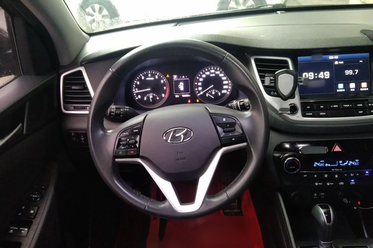 Used Hyundai Tucson 2018 1.6T Dual-Clutch Two-Wheel Drive 15th Anniversary Special Edition Steering Wheel