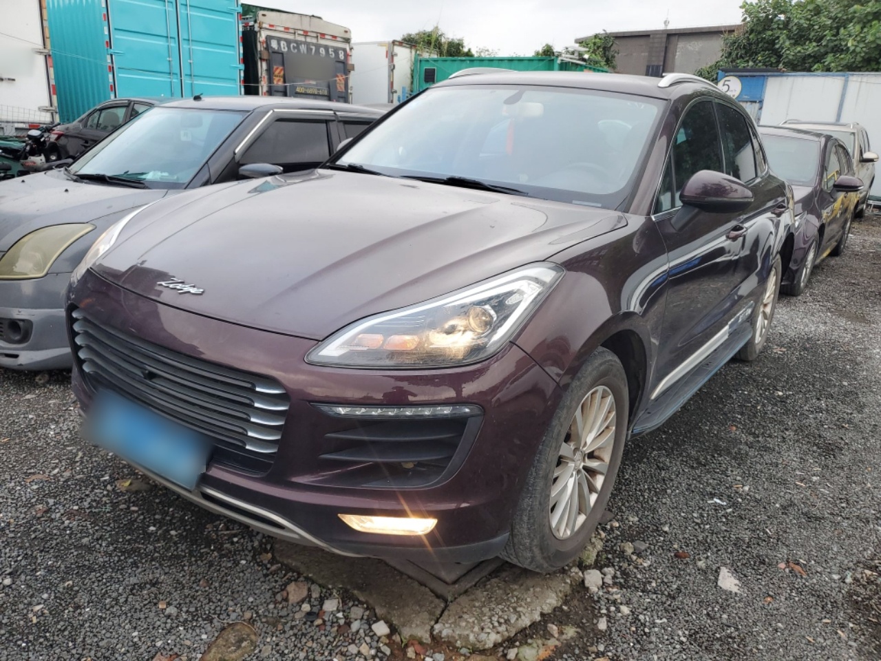 Под передней частью автомобиля