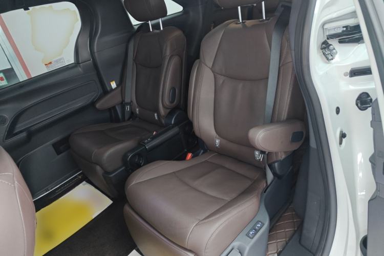 Used Toyota Sienna 2021 2.5L Hybrid Platinum Edition