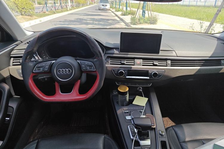 Used Audi A4L 2018 30th Anniversary Edition 40 TFSI Fashion Model Center Console