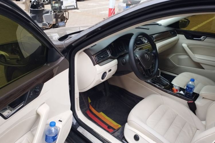 Used Volkswagen Passat 2016 330TSI DSG Luxury Edition Driver Seat