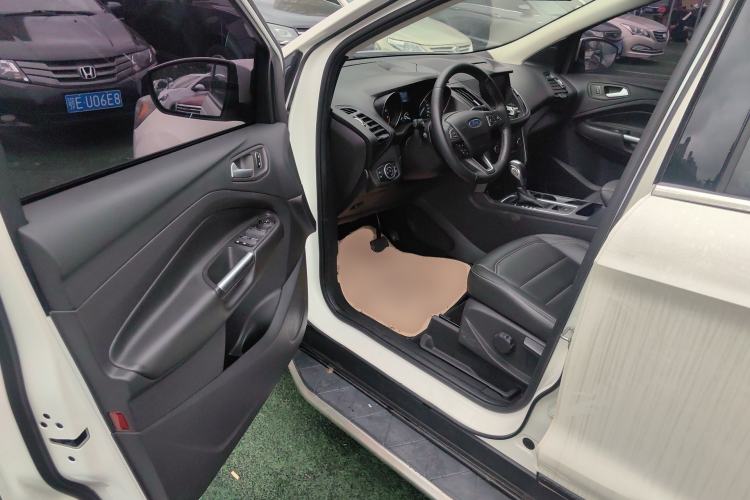 Used Ford Kuga 2018 Facelifted EcoBoost 180 Two-Wheel-Drive Platinum Wing Edition Driver Seat