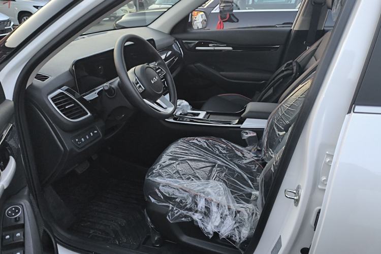 Used Kia Seltos 2026 1.5L IVT Luxury Edition Left Front Seat