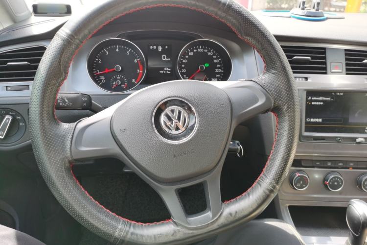Used Volkswagen Golf 2015 1.6L Automatic Fashion Model Steering Wheel
