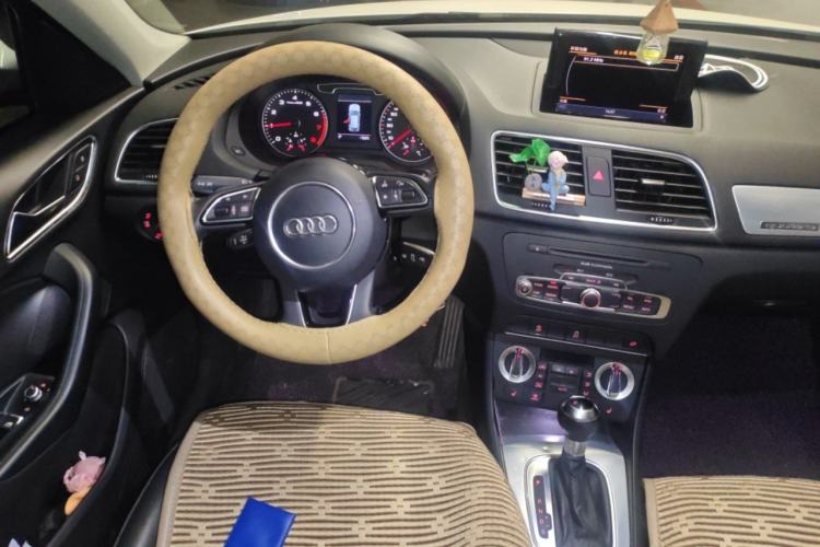 Used Audi Q3 2013 35 TFSI quattro Comfort Model Steering Wheel