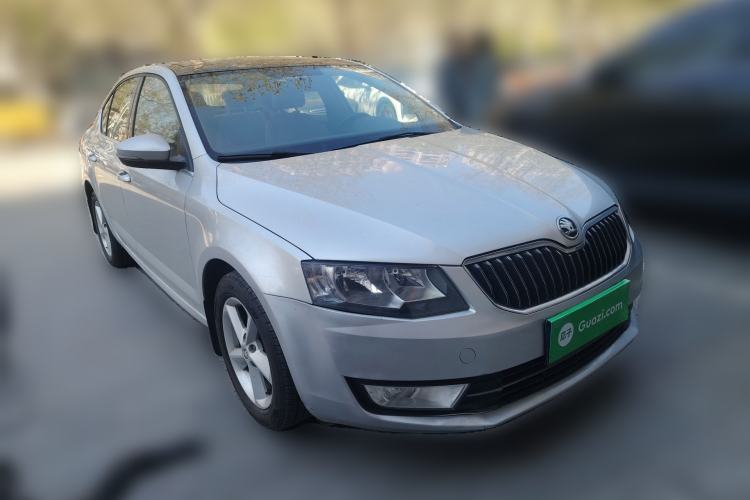 Used Skoda Octavia 2015 1.6L Manual Yijun Edition Front Right 45 Deg