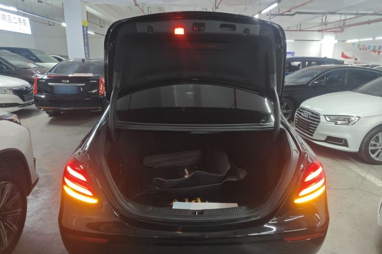 Used Mercedes-Benz E-Class 2018 E 200 L Trunk