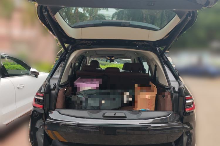 Used BMW X7 2023 xDrive40i Luxury Package with Leading Features Trunk