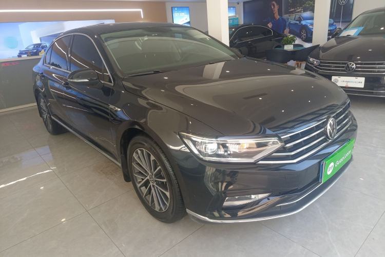 Used Volkswagen Magotan 2020 330TSI DSG Luxury Edition Front Right 45 Deg