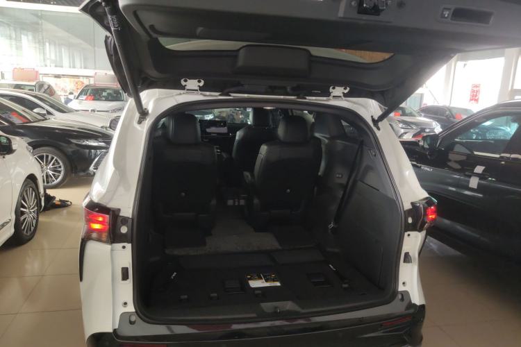 Used Toyota Granvia 2024 2.5L Hybrid Prestige PLUS Edition Trunk