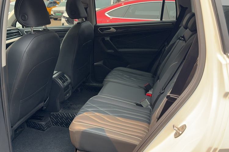 Used Volkswagen Tiguan L 2023 280TSI Automatic Two-Wheel Drive Trendy Innovation Limited Edition Interior 2