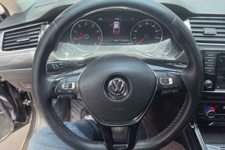Used Volkswagen Phideon 2016 380TSI Two-Wheel-Drive Supreme Edition Steering Wheel