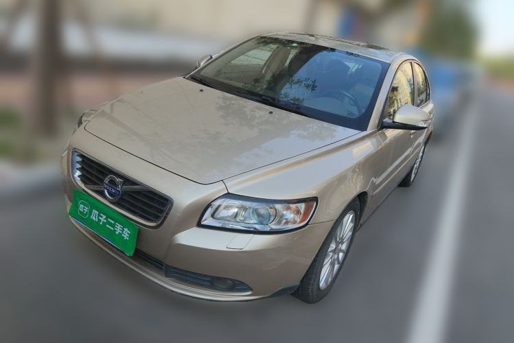 Used Volvo S40 2011 2.0L Automatic Zhiya Edition Guazi used car, China used car export, Used car for sale, Used Volvo cars, Cheapest cars for sale