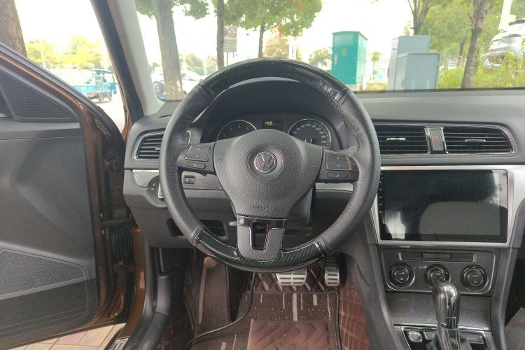 Used Volkswagen Cross Lavida 2014 1.6L Automatic