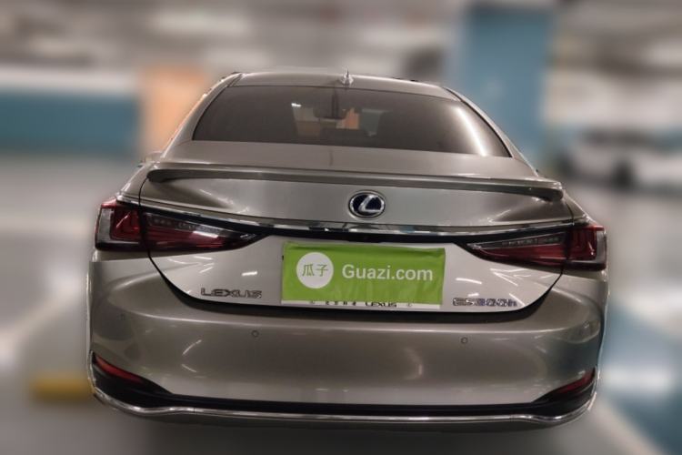 Used Lexus ES 2018 300h Premier Edition China VI Standard