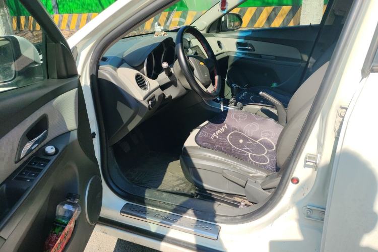 Used Chevrolet Cruze 2011 1.6L SE MT Transformers Edition Driver Seat