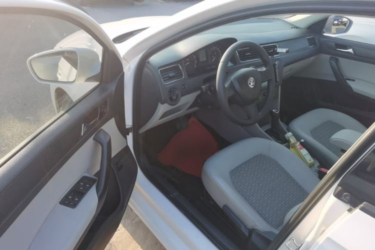 Used Skoda Rapid 2015 1.6L Automatic Smart Selection Model
