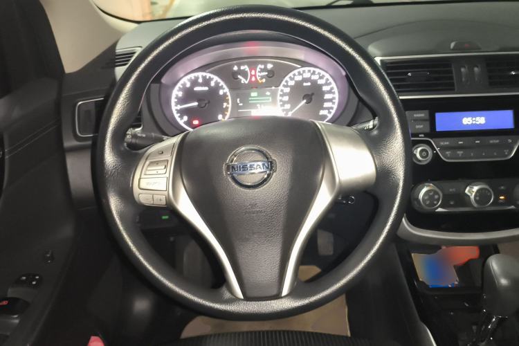 Used Nissan Tiida 2016 1.6L CVT Cool Dynamic Edition Steering Wheel
