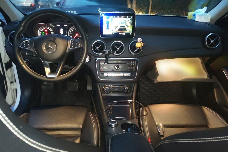 Used Mercedes-Benz GLA 2017 GLA 200 Sport Edition Center Console