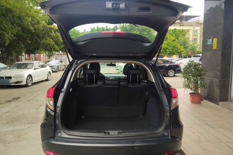 Used Honda Vezel 2020 1.5L CVT Elite Edition Trunk