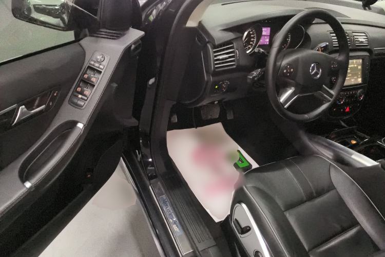 Used Mercedes-Benz R-Class 2017 R 320 4MATIC Business Edition Prestige Model
