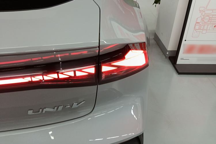 Used CHANGAN UNI-V 2022 1.5T Prestige Version