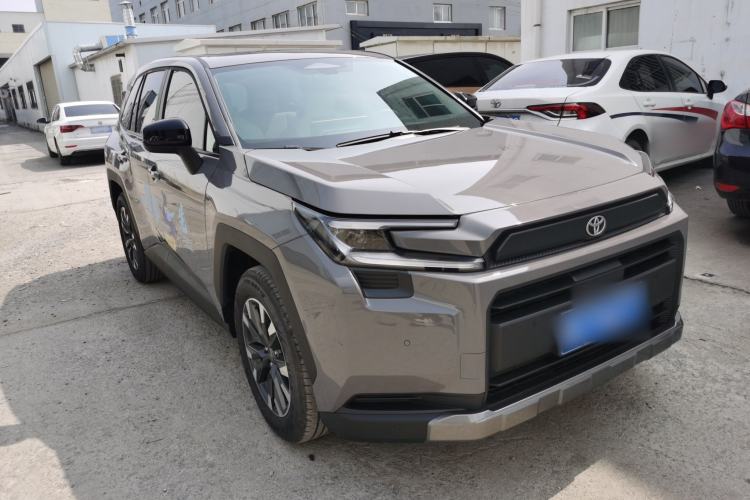 Used Toyota RAV4 2026 Model Dual-Engine 2.0L Two-Wheel Drive Luxury Edition Front Right 45 Deg