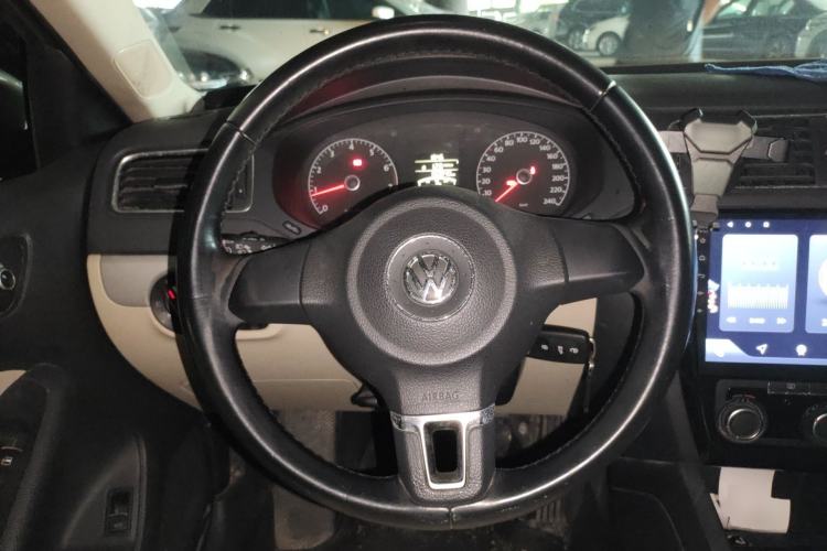 Used Volkswagen Sagitar 2014 1.6L Manual Comfort Model Steering Wheel