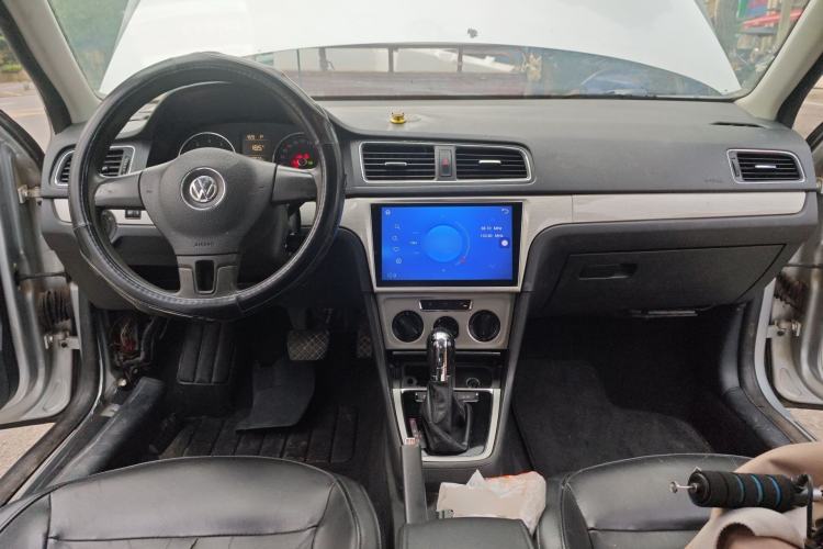 Used Volkswagen Lavida 2013 Restyled Classic 1.6L Automatic Comfort Edition Center Console