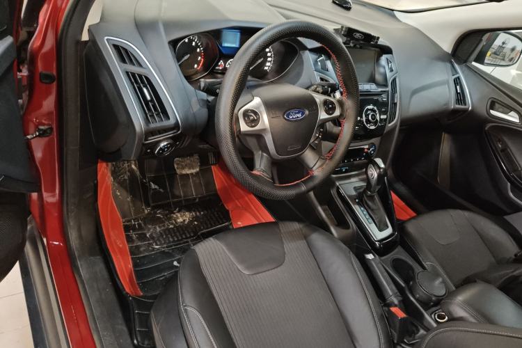 Used Ford Focus 2012 Hatchback 1.6L Automatic Fashion Edition
