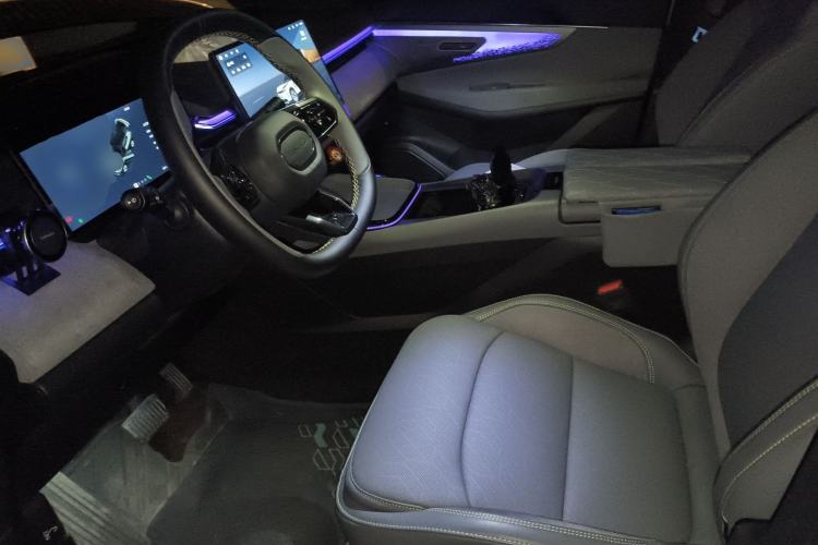 Used Lynk & Co 08 EM-P 2023 120km Long-Range Halo Left Front Seat