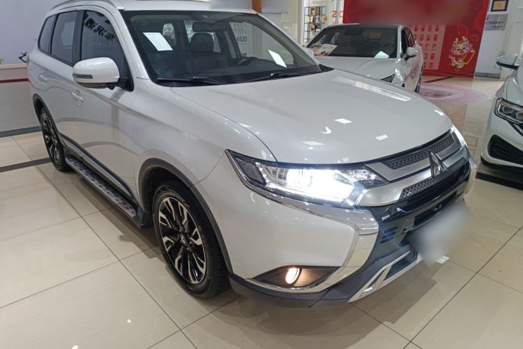 Used Mitsubishi Outlander 2019 2.0L Two-Wheel Drive Comfort Edition 7-Seater China VI Standard