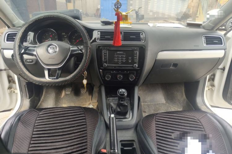 Used Volkswagen Sagitar 2015 1.6L Manual Comfort Model Center Console