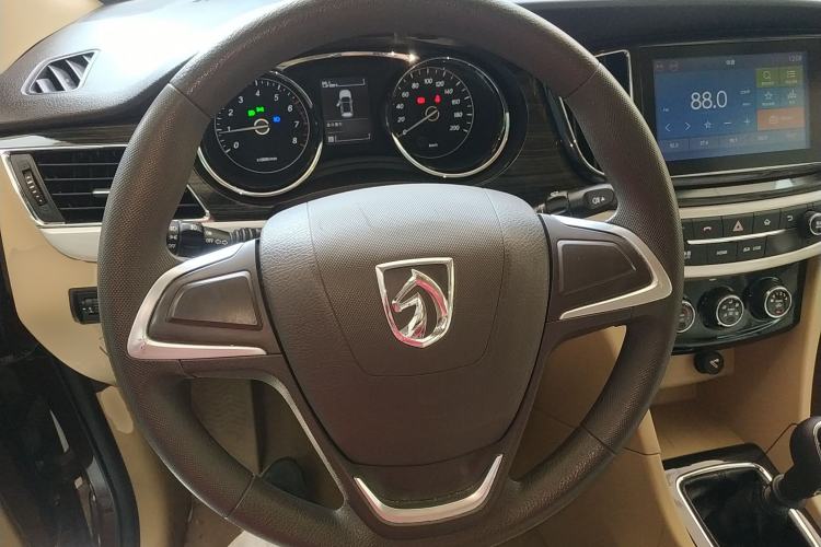 Used Baojun 730 2016 1.5T Manual Comfort Version 7 Seats