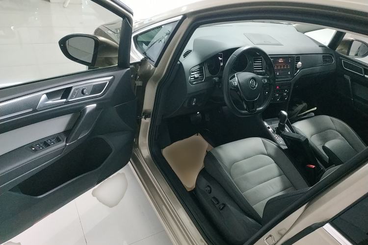 Used Volkswagen Golf Sportsvan 2019 280TSI Automatic Sentinel Model China VI Standard Driver Seat