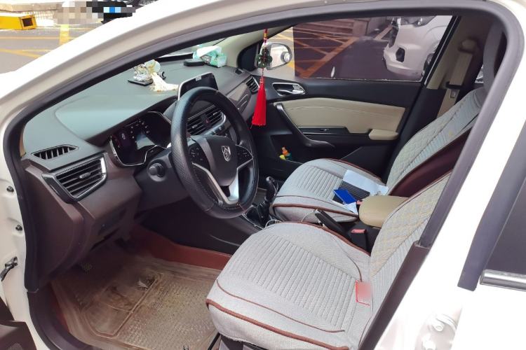 Used Baojun 310W 2017 1.5L Manual Fashion Model China V