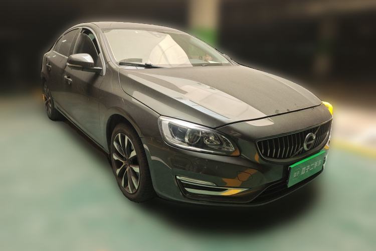 Used Volvo S60 2018 S60L T3 Smart Progress Edition Front Right 45 Deg