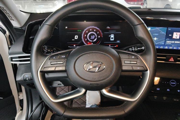 Used Hyundai Elantra 2022 1.5L CVT GLX Elite Edition Steering Wheel