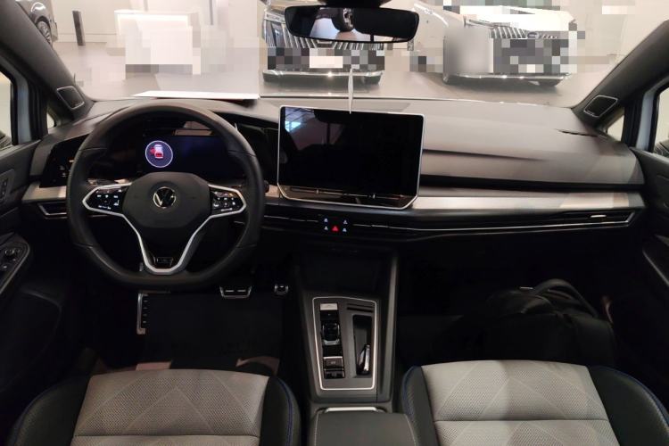 Used Volkswagen Golf 2025 300TSI R-Line Center Console