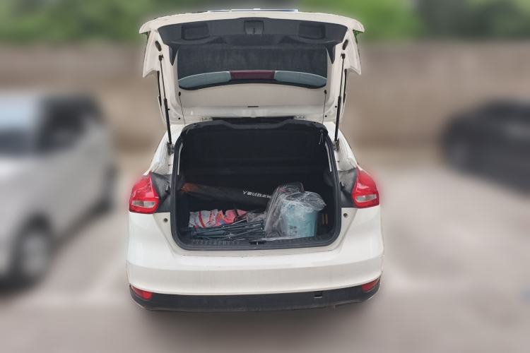 Used Ford Focus 2018 Sedan Classic 1.6L Automatic Comfort Plus Smart Drive Version Trunk