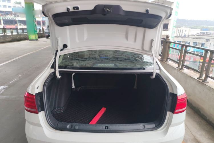 Used Volkswagen Lavida 2017 1.6L Automatic Comfort Edition Trunk