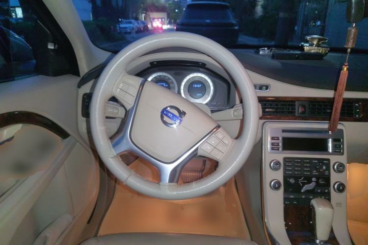 Used Volvo S80L 2011 2.0T ZhiZun Edition Steering Wheel
