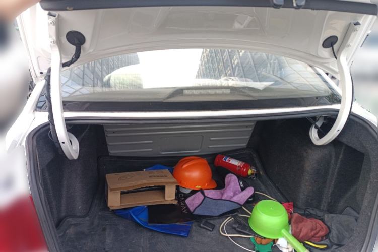 Used Volkswagen Santana 2016 1.6L Automatic Fashion Edition Trunk