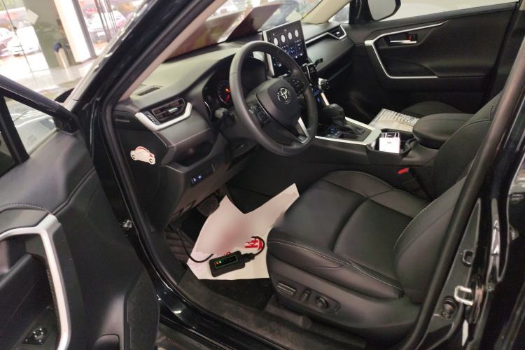 Used Toyota Wildlander 2021 2.0L CVT Two-Wheel Drive Luxury Edition Driver Seat