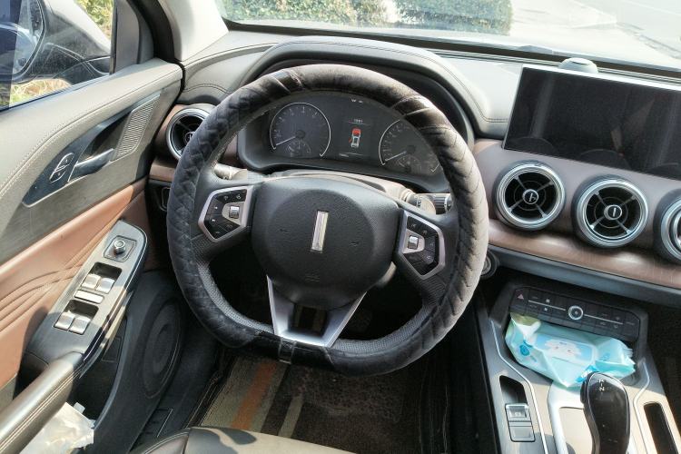 Used Wey VV5 2021 1.5T Two-Wheel Drive Color Pioneer Steering Wheel