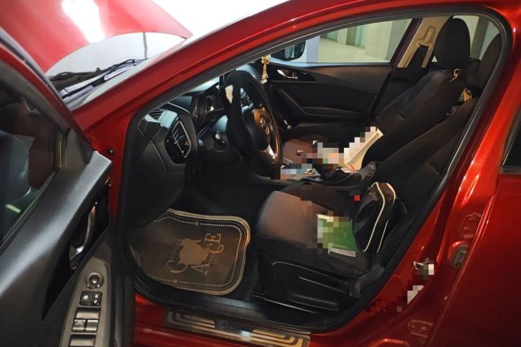 Used Mazda 3 Axela 2014 Sedan 1.5L Automatic Luxury Model
